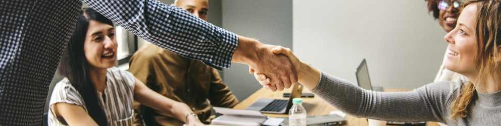 El arte de la negociación: Etapas y aspectos socio-culturales clave