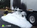 Los bomberos de Almadén intervienen en un incendio de un vehículo transportador de abono