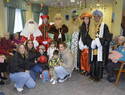 Los Reyes Magos llevan ilusión y emoción a las residencias de mayores de Malagón en una visita cargada de ternura