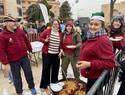 Tradición y sabor local reúnen a miles de personas en la Puerta de Toledo de Ciudad Real para despedir el 2024