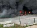Se incendia una nave de DHL en Seseña Nuevo causando una gran nube de humo