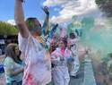 Cientos de jóvenes participaron en el Festival de Colores en el Muelle del Recinto Ferial de Malagón