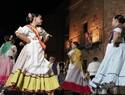 Folklore murciano y manchego conquistan la plaza de la Constitución de Manzanares