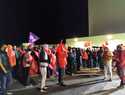 Dos trabajadores evacuados de la empresa Frivall, del grupo Vall Companys, tras sufrir sendos accidentes laborales en plena jornada de huelga