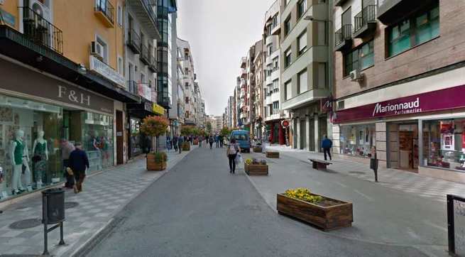 La calle Carretería de Cuenca estrena fase 1 recobrando el pulso con dos terrazas y apertura de comercios