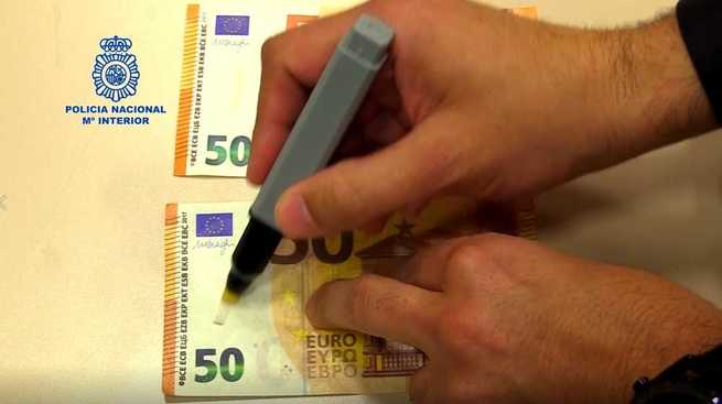 La Policía Nacional advierte de que el uso del rotulador detector de billetes falsos no siempre es efectivo