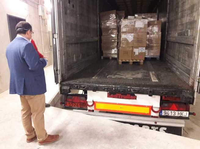 Castilla-La Mancha recibe el material enviado por el Ministerio de Sanidad que contiene mascarillas, ventiladores y batas de protección