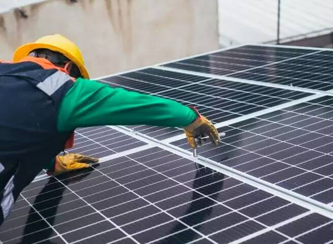 La Solana impulsa una cooperativa energética que reducirá un 20% la factura eléctrica