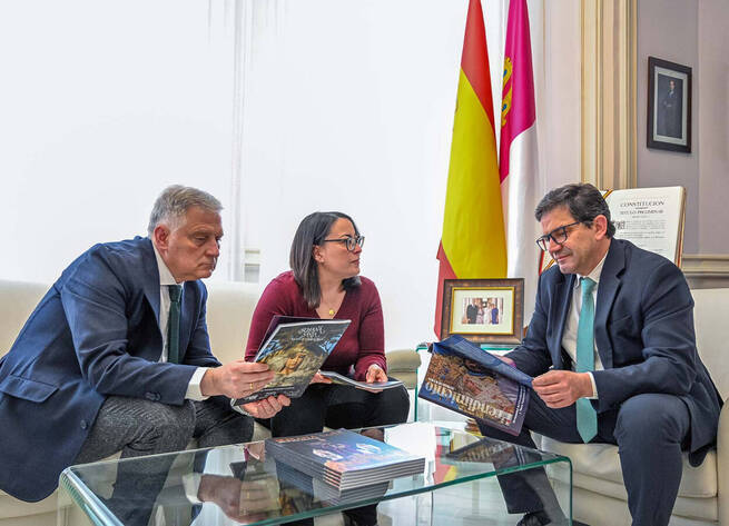 Diputación y Ayuntamiento de Ciudad Real impulsan la Semana Santa con una guía cofrade para reforzar su proyección turística nacional