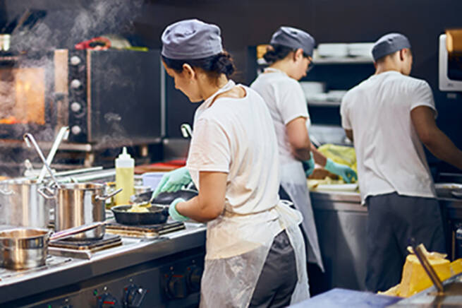 La cifra de negocios empresarial crece un 3,3% interanual en noviembre mientras la producción de servicios avanza un 2,8%