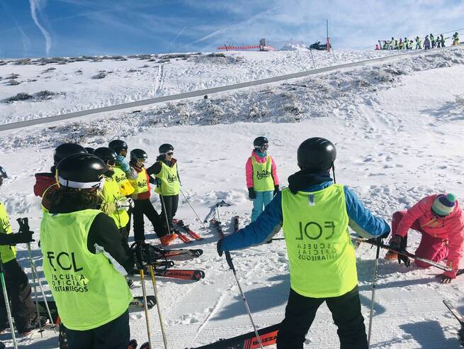 La Diputación de Toledo lanza "Aventura Blanca en Familia" con clases de esquí en León