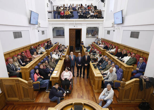Bellido destaca los avances en derechos de personas con discapacidad en las reformas constitucional y estatutaria
