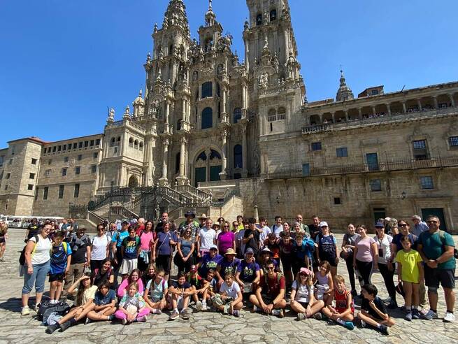 Medio centenar de toledanos culminan el Camino de Santiago en una iniciativa familiar promovida por la Diputación