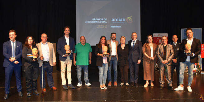 Ruiz y Medina manifiestan el apoyo de la Diputación a la labor que realiza AMIAB en Puertollano