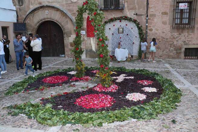 Sigüenza se engalana para la mágica Noche de los Arcos de San Juan
