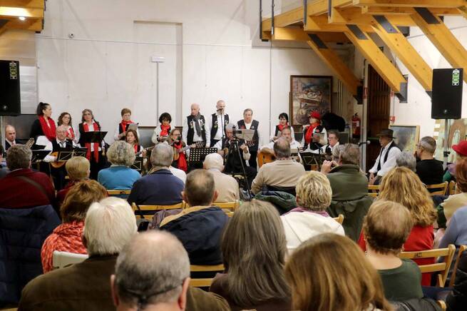 La Rondalla de Almonacid de Zorita lleva la magia de la Navidad al Espacio Cultural El Molino