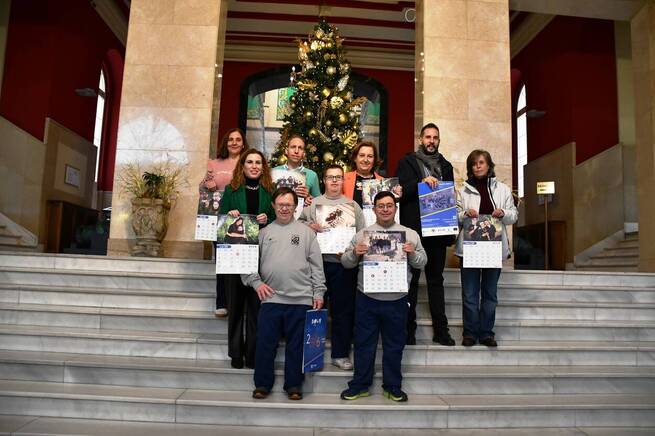 Down Toledo presenta su calendario solidario 2026 con fotografías en la Barca de Pasaje para visibilizar el cuidado del Tajo