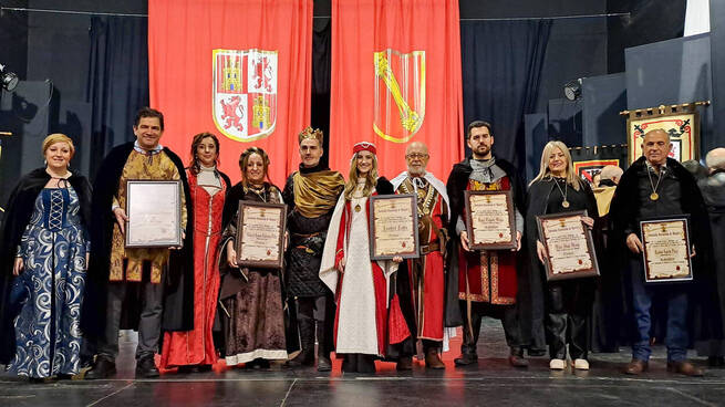 El presidente de la Diputación y la alcaldesa de Castellar de Santiago, nombrados Caballero y Dama de la Encomienda en el marco de las Jornadas Medievales de Montiel