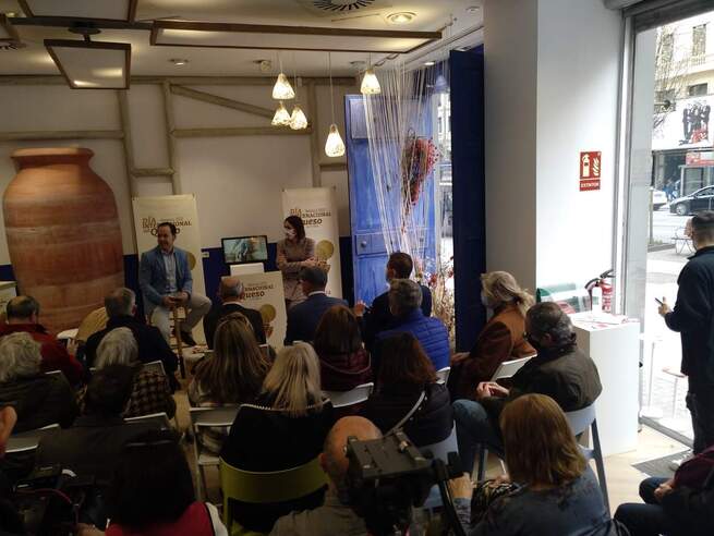 Éxito de participación en la presentación de Quhesalia de Herencia en la Oficina de Promoción Turística de Castilla-La Mancha en Madrid