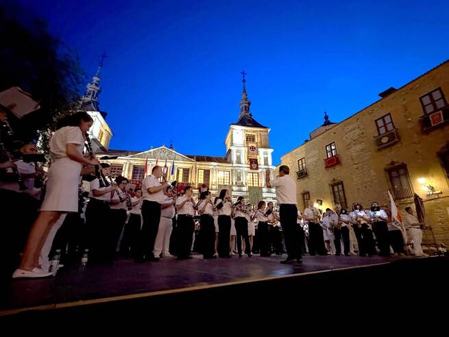 Las bandas de música de la provincia recorren las calles de Toledo en la víspera del Corpus Christi