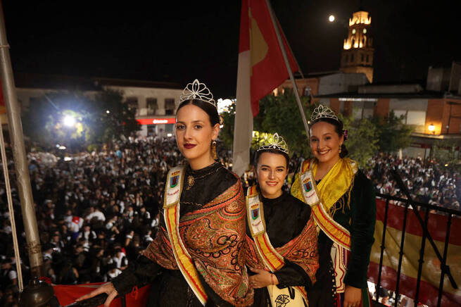 Las peñas toman las calles de Villacañas en un chupinazo multitudinario que inaugura la Feria 2025