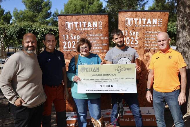 El CD Alcázar Bikes dona 1.000 euros a la protectora Animalcázar con los beneficios de la Titán de La Mancha