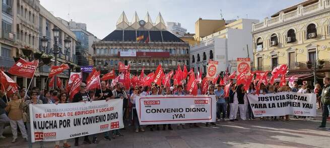 Más de 300 trabajadoras/es de la Limpieza de Ciudad Real exigen ante la FECIR salarios dignos