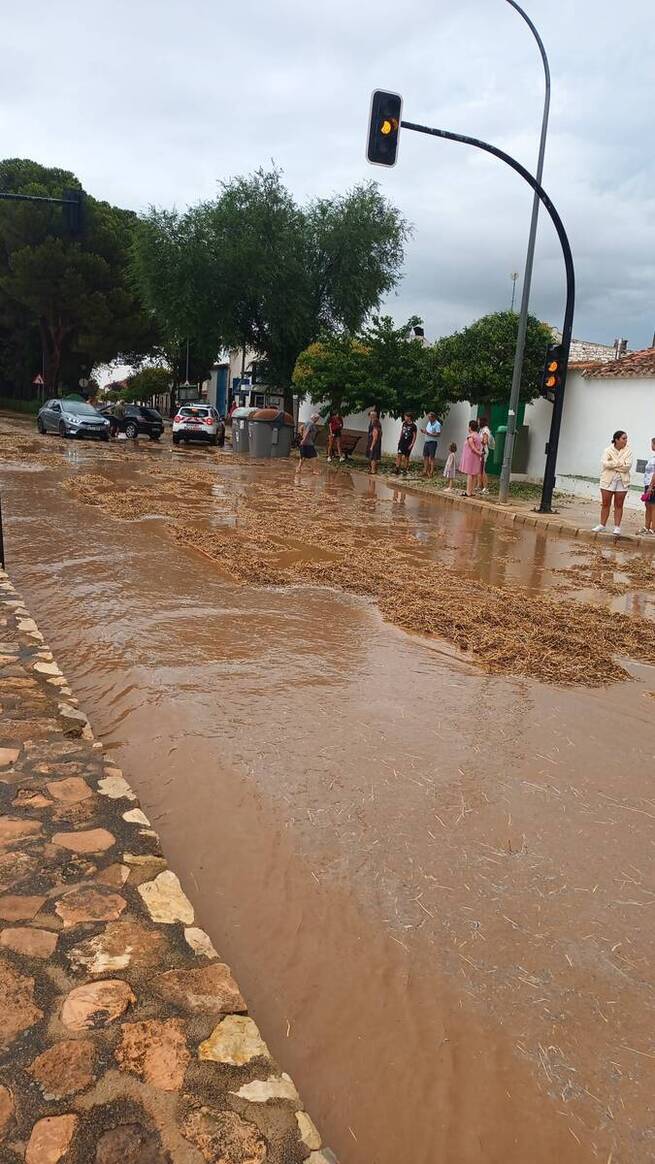 Inundaciones en Argamasón movilizan a bomberos y policía local tras desbordamiento de rambla