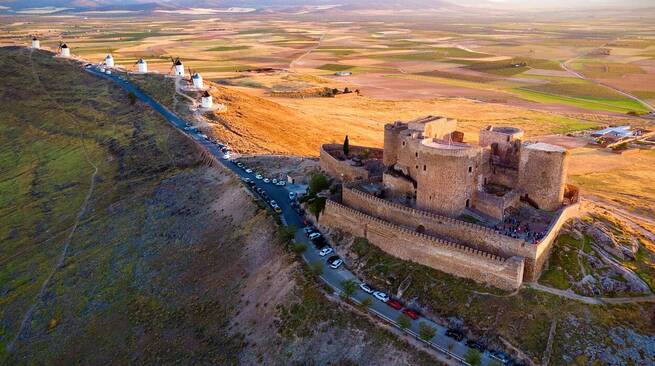 La Diputación de Toledo inicia su ciclo "12 meses, 12 castillos" en Consuegra con una experiencia familiar