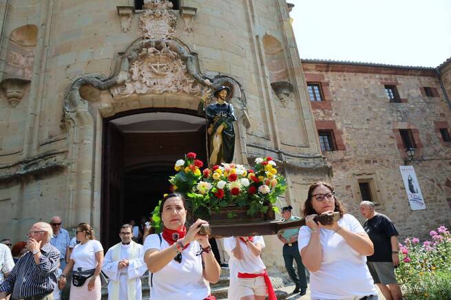 Sigüenza revive su legado histórico con la procesión de San Roque y cuatro mujeres como portadoras de la imagen
