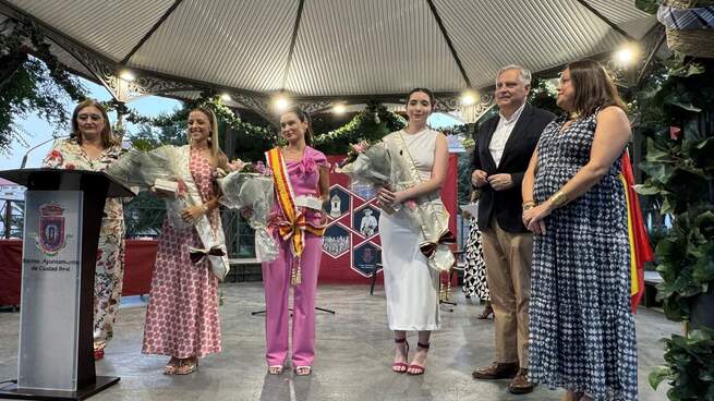 Virginia Zaldívar se presenta como Dulcinea 2024 ante la sociedad ciudadrealeña