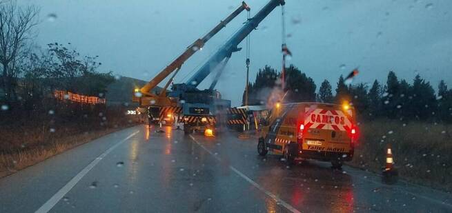 Un camionero resulta herido leve tras salirse de la vía en Bargas y provoca el corte total de la CM-4003