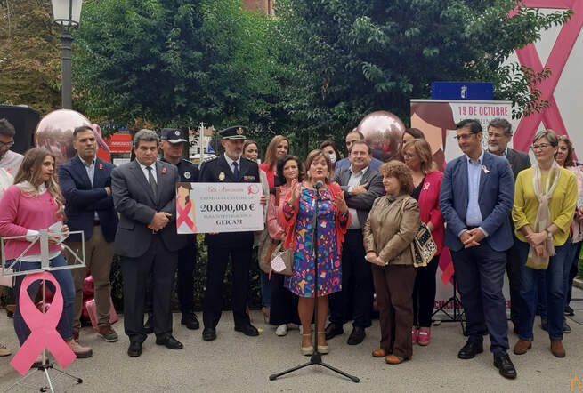 El presidente de la Diputación de Ciudad Real participa en la lectura del manifiesto por el Día Internacional contra el Cáncer de Mama en Puertollano
