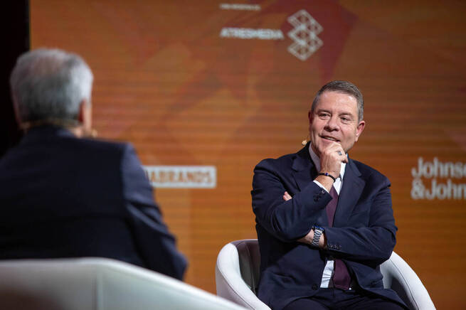 García-Page reclama "volver a los grandes pactos de Estado" frente al "frentismo fabricado"