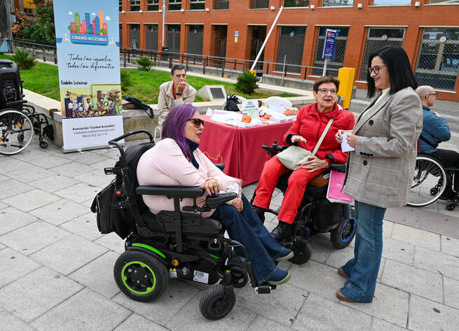 La Diputación de Ciudad Real respalda a la asociación ‘Ciudad Accesible’ en el Día Mundial de las Ciudades con actividades reivindicativas en espacios públicos