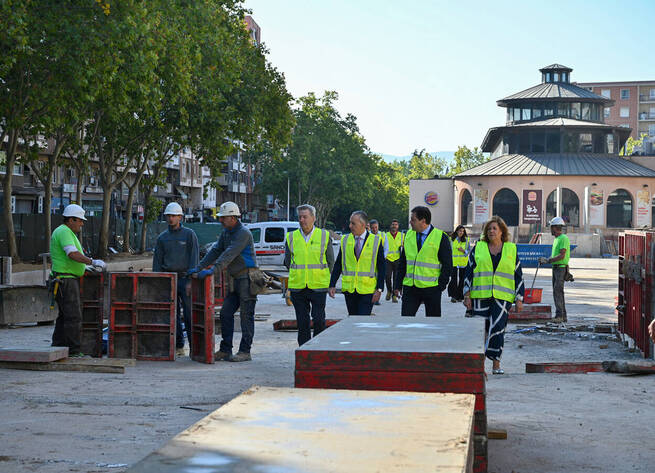 Valverde anuncia un millón extra para Puertollano durante la visita al Paseo del Bosque
