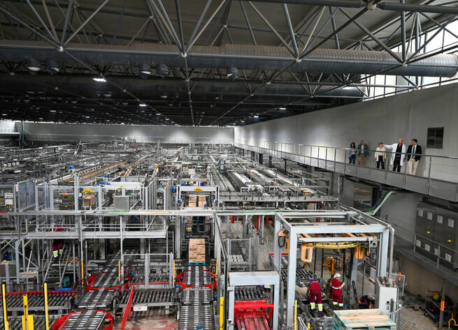 El presidente de la Diputación resalta la importancia de Félix Solís en el sector vinícola y su impacto en Fenavin