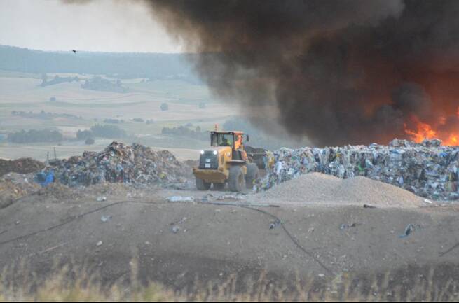 Incendio en el vertedero de Cuenca consume 3.000 m² de basura sin daños personales