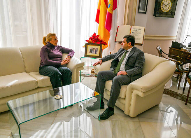 La alcaldesa de Hinojosas agradece a Valverde el apoyo de la Diputación de Ciudad Real a su municipio