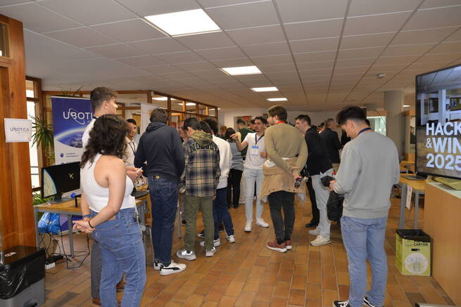 La Escuela Superior de Informática de Ciudad Real refuerza su vínculo con el sector tecnológico en su séptima jornada de empresas