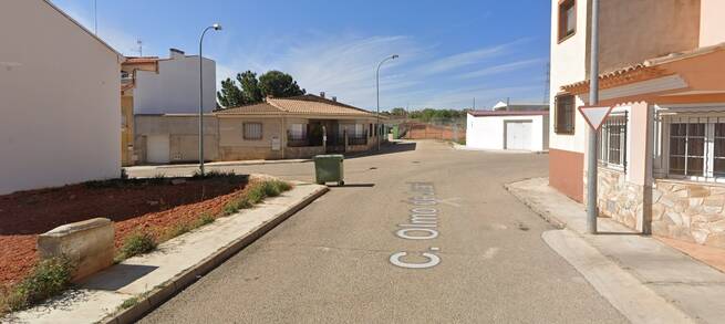 Herido un trabajador tras caer desde la caja de un camión en Motilla del Palancar (Cuenca)