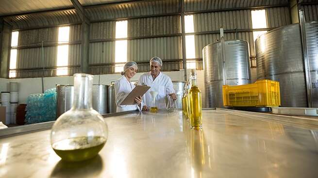 OCU denuncia el etiquetado de dos marcas de aceite de oliva virgen extra