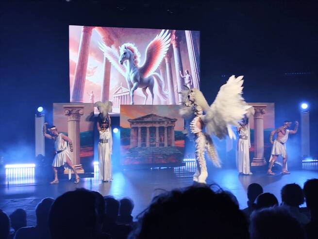 Alma Desoul obtiene su tercera corona como reina de la Gala Drag de Valdepeñas