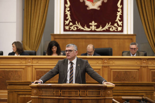 El PSOE regional defiende su gestión en financiación política, vivienda y sanidad ante las Cortes