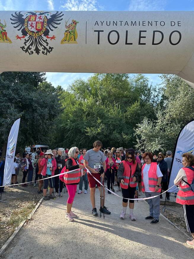 Toledo suma 400 corazones en la marcha rosa contra el cáncer de mama