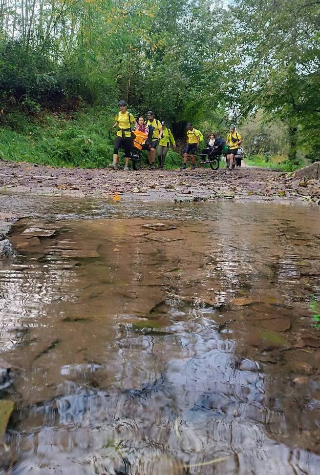 Dos torrijeñas con esclerosis múltiple culminan el Camino de Santiago en silla adaptada