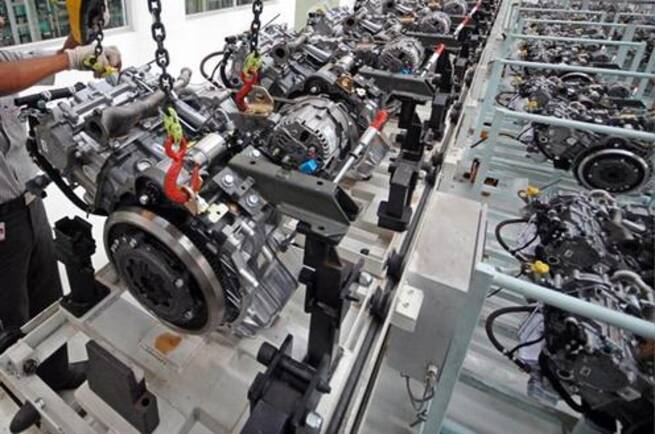 La industria española registra una caída del 1,6% en la cifra de negocios mientras los servicios crecen un 5,6% en noviembre