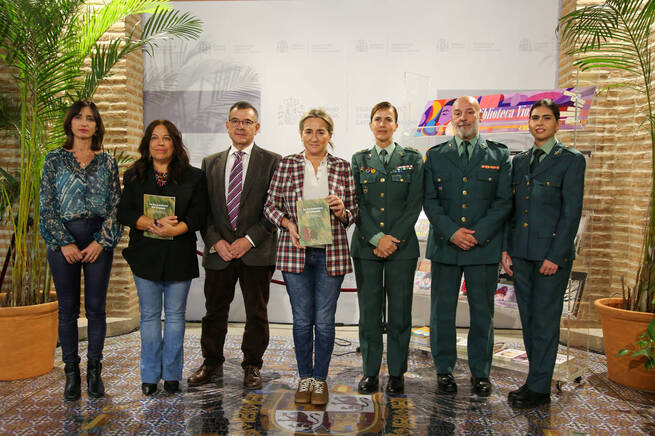 Milagros Tolón inaugura la Biblioteca Violeta en Toledo como broche final a los actos del 25N