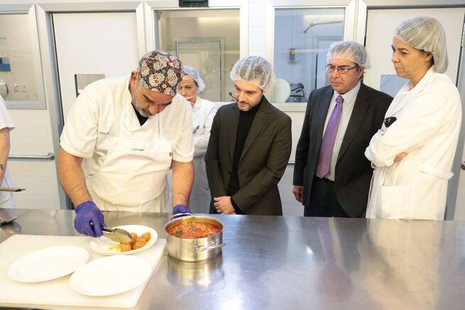 El Gobierno garantizará menús saludables con 90% de productos frescos de temporada en hospitales y residencias