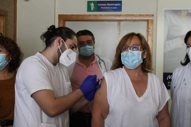 El Gobierno de Castilla-La Mancha anima a los ciudadrealeños a vacunarse para prevenir la gripe y con la cuarta dosis contra la COVID